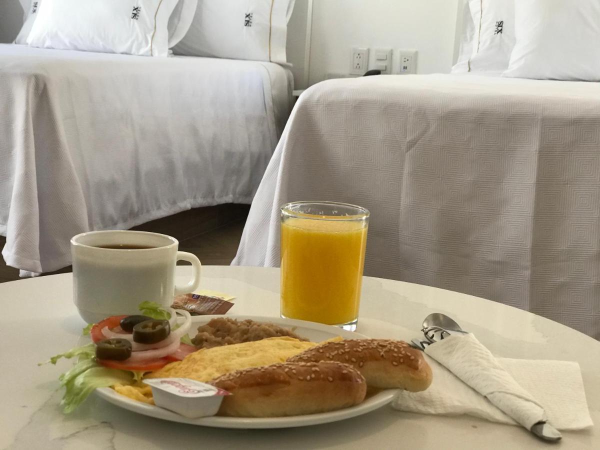 Six Hotel Guadalajara Degollado Εξωτερικό φωτογραφία